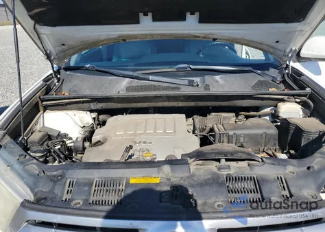 2013 Toyota Highlander Base z USA, uszkodzony, nr VIN 5TDZK3EH9DS120237